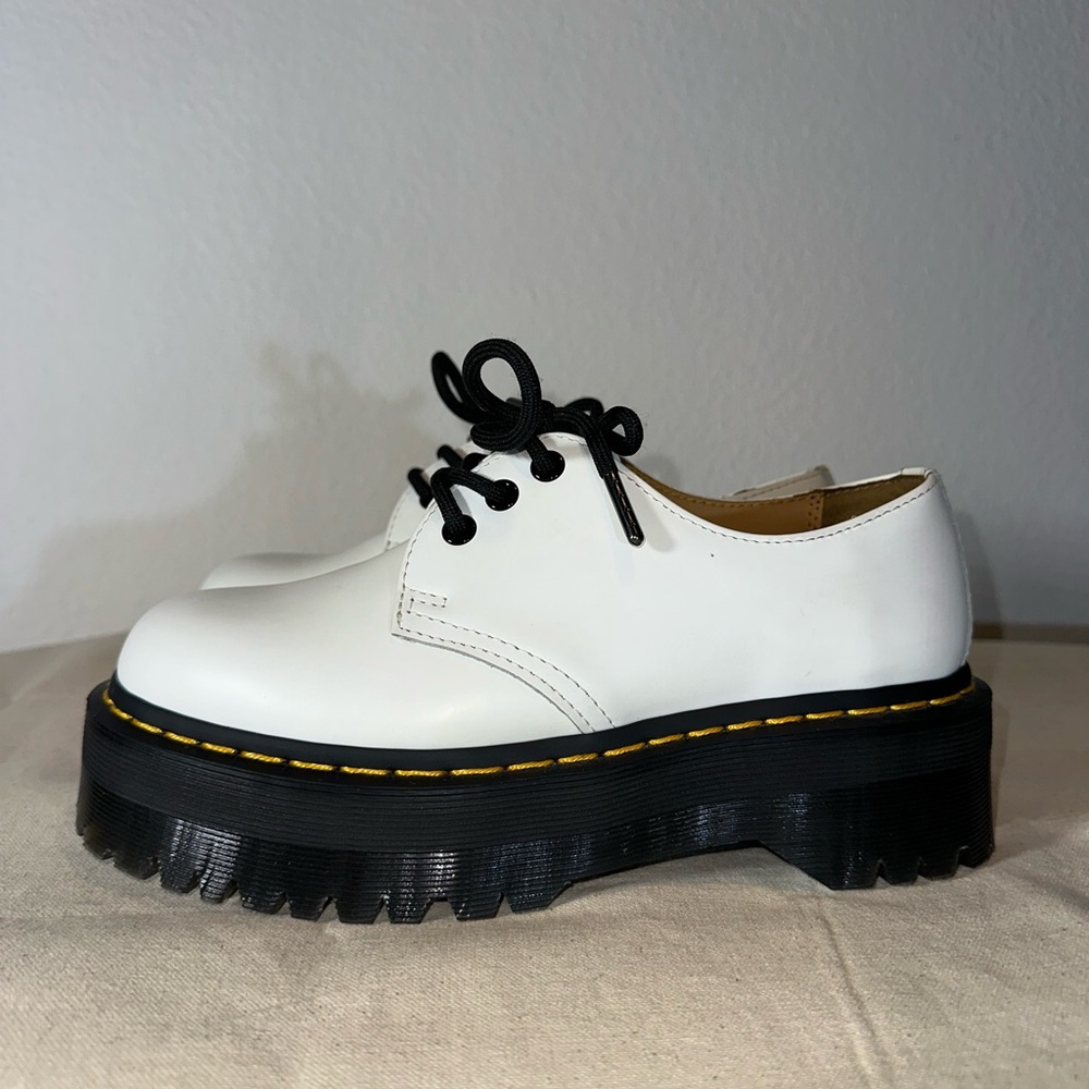 DR. MARTENS WOMEN'S 1461 SMOOTH LEATHER PLATFORM SHOE